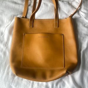 Portland Leather Crossbody Tote w/ Zipper 🦄